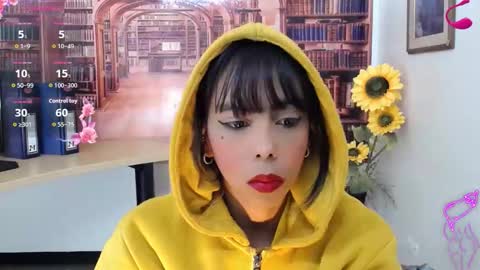 Snapshot of catalella_ar chatting on 10/19/25, 03:07 Queen Catalella online show from 10/19/25, 03:07
