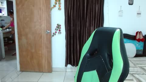 isabel online show from 02/19/25, 08:12