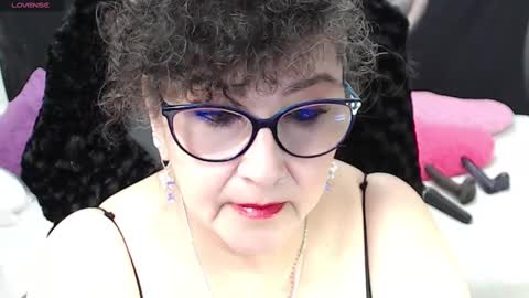 Snapshot of cataleya_mom_ chatting on 03/03/25, 03:41 cataleya online show from 03/03/25, 03:41