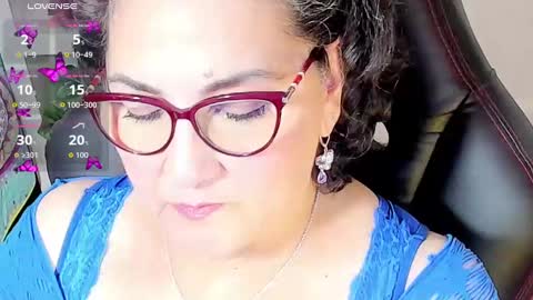 Snapshot of cataleya_mom_ chatting on 10/20/25, 04:13 cataleya online show from 10/20/25, 04:13