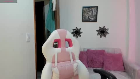 cataleya_sub_ online show from 10/20/25, 12:27