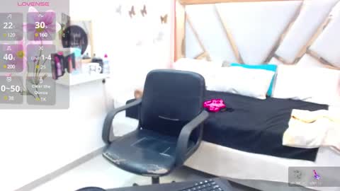 Snapshot of catalillina_love1 chatting on 01/11/25, 12:07 Cata online show from 01/11/25, 12:07