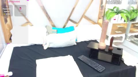 Snapshot of catalillina_love1 chatting on 02/05/25, 07:31 Cata online show from 02/05/25, 07:31