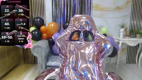 Catalina  online show from 10/30/25, 01:23