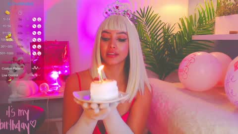 Snapshot of catalina__lovers chatting on 01/31/25, 07:29 Catalina lovers online show from 01/31/25, 07:29