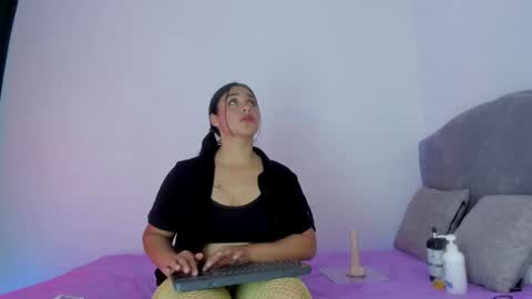 Snapshot of catalina_bustos chatting on 09/24/25, 04:05 Catalina bustos online show from 09/24/25, 04:05