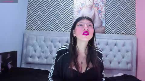 Snapshot of catalina_herrera2 chatting on 10/13/25, 01:33 CATLINA HERRERA online show from 10/13/25, 01:33