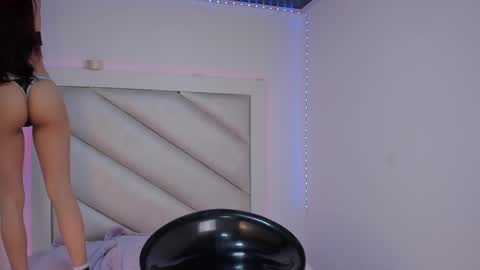 Snapshot of catalina_jade chatting on 09/15/25, 01:22 Cata online show from 09/15/25, 01:22