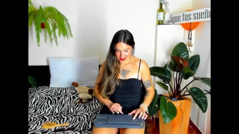 Snapshot of catalinalince chatting on 12/19/24, 11:25 Cataina Lince online show from 12/19/24, 11:25