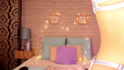 CatalinnaThompson online show from 12/11/24, 12:02