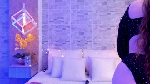 CatalinnaThompson online show from 11/20/25, 11:54