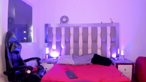 Snapshot of catarsiss_moon chatting on 12/06/24, 03:00 Cat online show from 12/06/24, 03:00