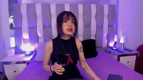 Snapshot of catarsiss_moon chatting on 12/07/24, 02:02 Cat online show from 12/07/24, 02:02