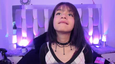 Snapshot of catarsiss_moon chatting on 12/12/24, 12:33 Cat online show from 12/12/24, 12:33