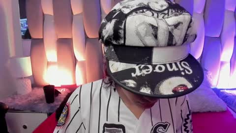 Snapshot of catarsiss_moon chatting on 12/19/24, 06:01 Cat online show from 12/19/24, 06:01