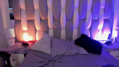 Snapshot of catarsiss_moon chatting on 12/20/24, 04:04 Cat online show from 12/20/24, 04:04