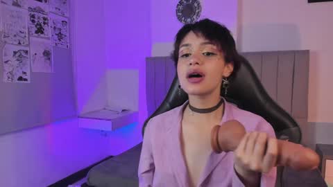 Snapshot of catarsiss_moon chatting on 01/22/25, 12:27 Cat online show from 01/22/25, 12:27