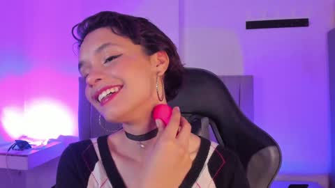 Snapshot of catarsiss_moon chatting on 02/07/25, 08:20 Cat online show from 02/07/25, 08:20