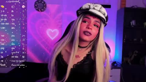 Snapshot of catarsiss_moon chatting on 02/14/25, 08:37 Cat online show from 02/14/25, 08:37