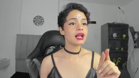 Snapshot of catarsiss_moon chatting on 02/18/25, 12:26 Cat online show from 02/18/25, 12:26