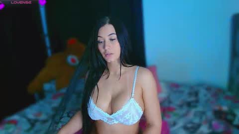 Snapshot of caterina_baker chatting on 11/20/25, 06:24 Cat online show from 11/20/25, 06:24