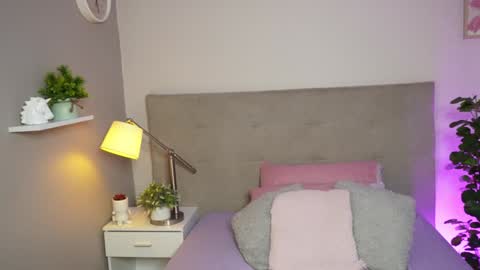 Caterine Zapata  online show from 12/15/24, 03:24