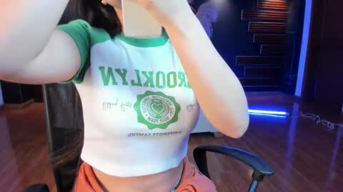 Snapshot of cathalina_santana chatting on 10/19/25, 12:17 Catalina Santana online show from 10/19/25, 12:17