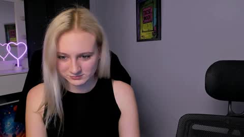 Snapshot of catherine_kitty chatting on 02/07/25, 01:22 Catherine online show from 02/07/25, 01:22