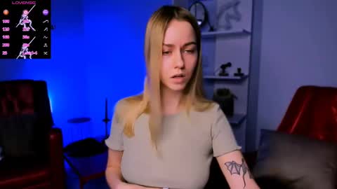 Snapshot of catherine_kitty chatting on 02/11/25, 10:04 Catherine online show from 02/11/25, 10:04