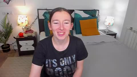 Snapshot of catherinewalls chatting on 12/06/24, 05:31 Catrin online show from 12/06/24, 05:31