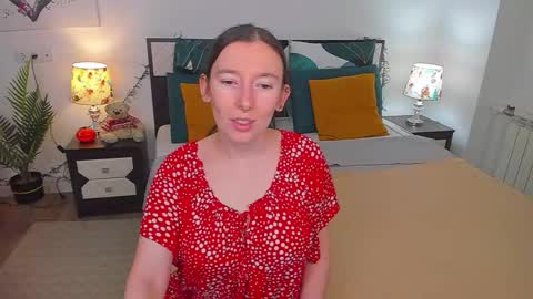 Snapshot of catherinewalls chatting on 12/08/24, 08:20 Catrin online show from 12/08/24, 08:20