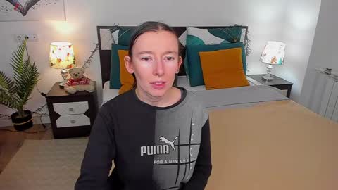 Snapshot of catherinewalls chatting on 12/12/24, 04:04 Catrin online show from 12/12/24, 04:04