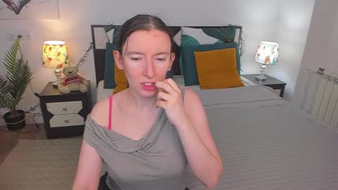 Snapshot of catherinewalls chatting on 12/16/24, 07:58 Catrin online show from 12/16/24, 07:58