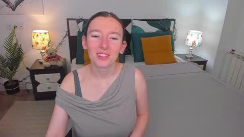 Snapshot of catherinewalls chatting on 12/17/24, 02:23 Catrin online show from 12/17/24, 02:23