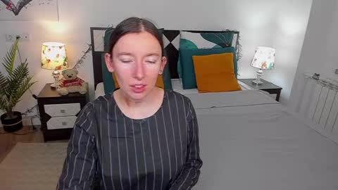 Snapshot of catherinewalls chatting on 12/22/24, 03:33 Catrin online show from 12/22/24, 03:33