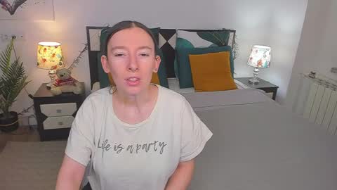 Snapshot of catherinewalls chatting on 12/24/24, 05:05 Catrin online show from 12/24/24, 05:05