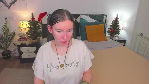 Snapshot of catherinewalls chatting on 01/07/25, 02:20 Catrin online show from 01/07/25, 02:20