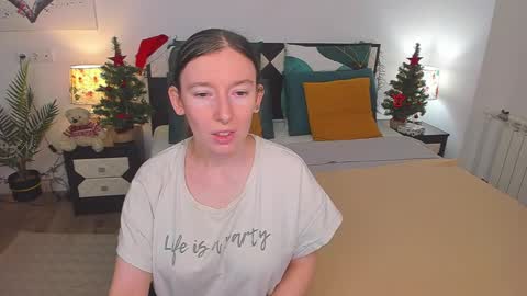 Snapshot of catherinewalls chatting on 01/07/25, 05:22 Catrin online show from 01/07/25, 05:22