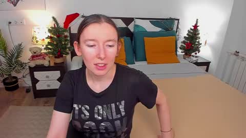 Snapshot of catherinewalls chatting on 02/02/25, 08:57 Catrin online show from 02/02/25, 08:57