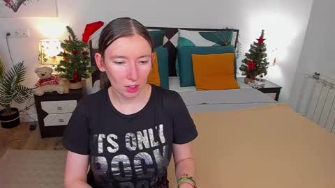 Snapshot of catherinewalls chatting on 02/04/25, 01:23 Catrin online show from 02/04/25, 01:23