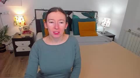 Snapshot of catherinewalls chatting on 02/06/25, 05:03 Catrin online show from 02/06/25, 05:03