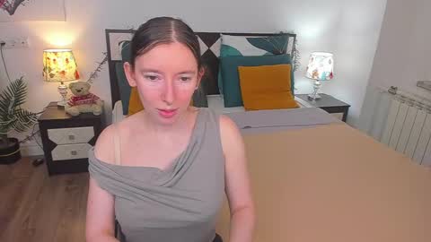 Snapshot of catherinewalls chatting on 02/12/25, 05:47 Catrin online show from 02/12/25, 05:47