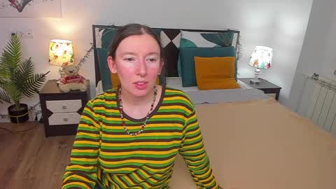 Snapshot of catherinewalls chatting on 02/17/25, 01:58 Catrin online show from 02/17/25, 01:58