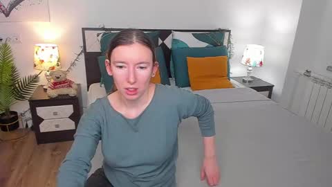 Snapshot of catherinewalls chatting on 02/24/25, 05:33 Catrin online show from 02/24/25, 05:33