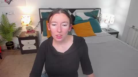 Snapshot of catherinewalls chatting on 09/15/25, 07:30 Catrin online show from 09/15/25, 07:30