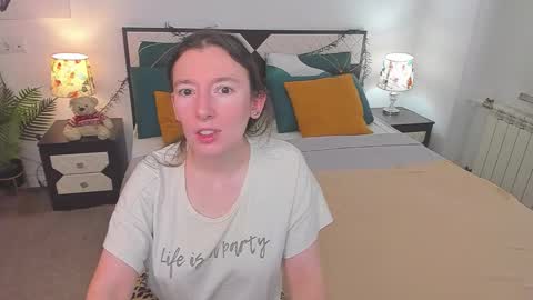 Snapshot of catherinewalls chatting on 10/17/25, 07:55 Catrin online show from 10/17/25, 07:55