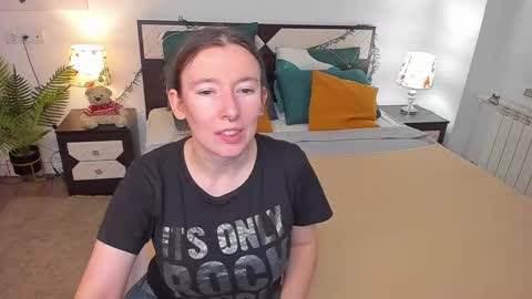 Snapshot of catherinewalls chatting on 10/24/25, 08:00 Catrin online show from 10/24/25, 08:00