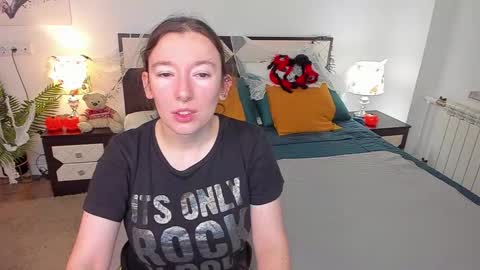 Snapshot of catherinewalls chatting on 10/31/25, 06:14 Catrin online show from 10/31/25, 06:14