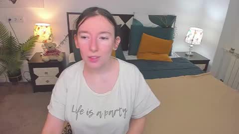 Snapshot of catherinewalls chatting on 11/17/25, 08:20 Catrin online show from 11/17/25, 08:20