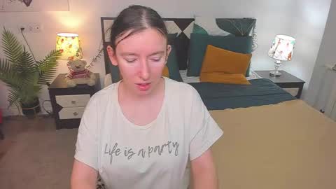 Snapshot of catherinewalls chatting on 11/18/25, 03:12 Catrin online show from 11/18/25, 03:12